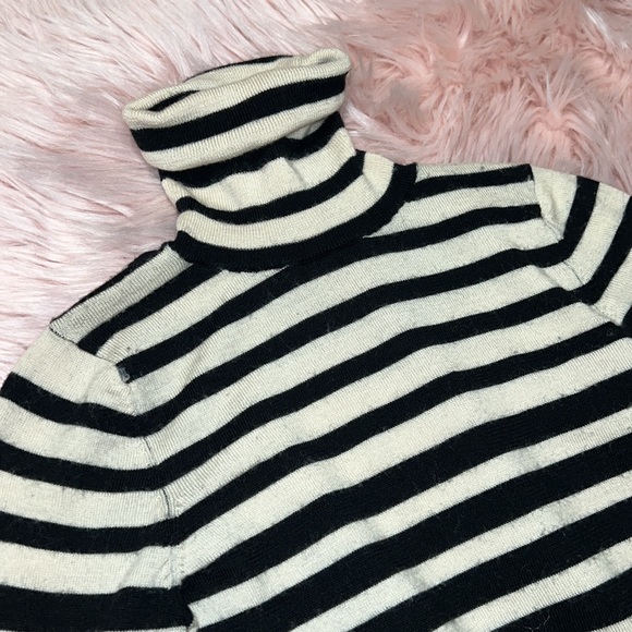 Juicy couture striped turtleneck size small - Picture 3 of 6